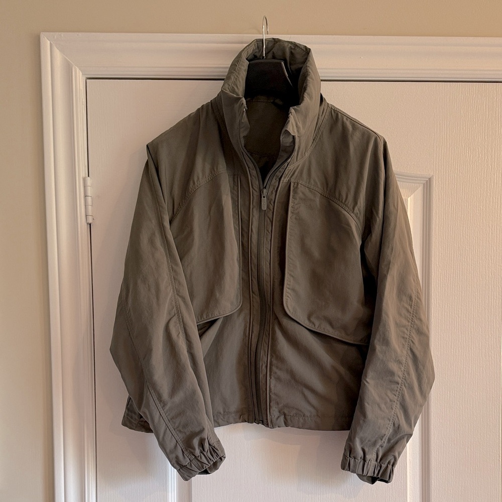 Lululemon Effortless Jacket ladies size 8 olive green